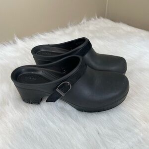 Crocs Sarah dual comfort Clogs Black Women's 8